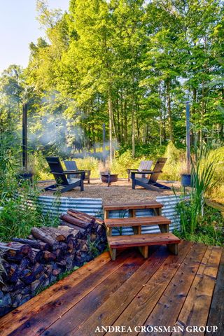 6346 Riverside Road, Fennville, MI 49408