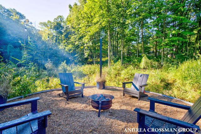 6346 Riverside Road, Fennville, MI 49408