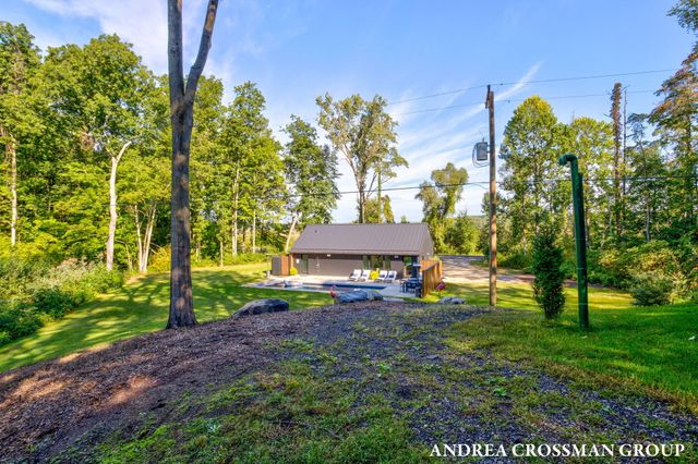 6346 Riverside Road, Fennville, MI 49408