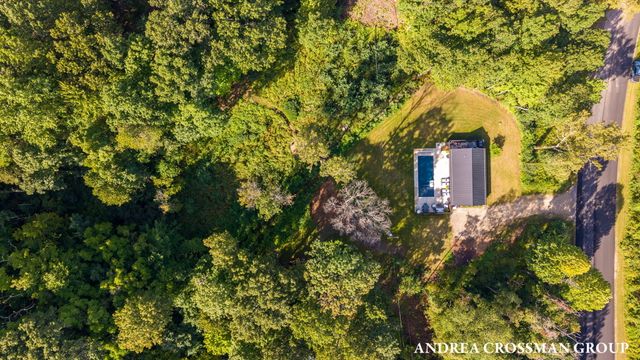 6346 Riverside Road, Fennville, MI 49408