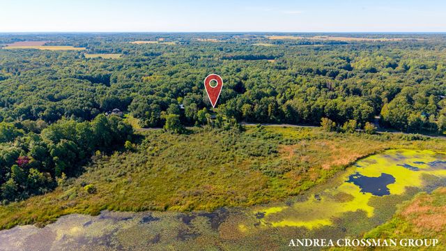 6346 Riverside Road, Fennville, MI 49408