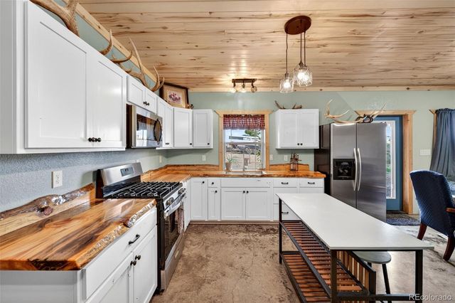 3069 Sangre Drive, Westcliffe, CO 81252