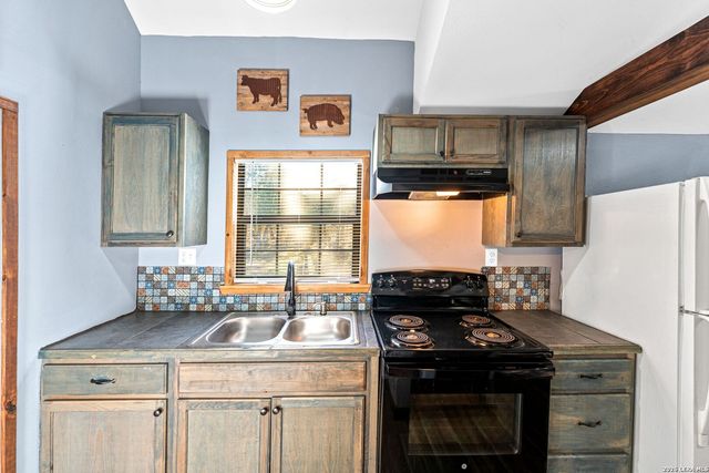 297 Chaparral Dr, Bandera, TX 78003