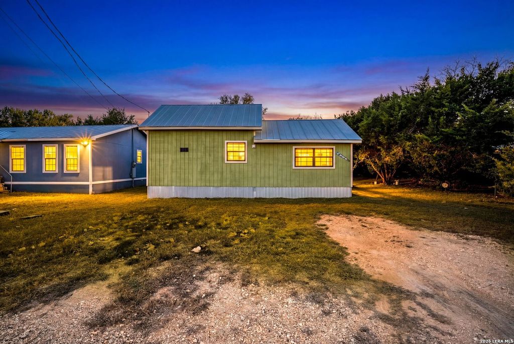 297 Chaparral Dr, Bandera, TX 78003