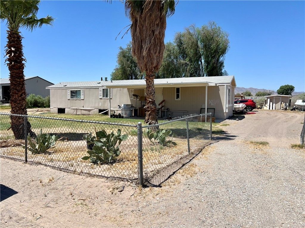 10585 S Queens Road, Mohave Valley, AZ 86440