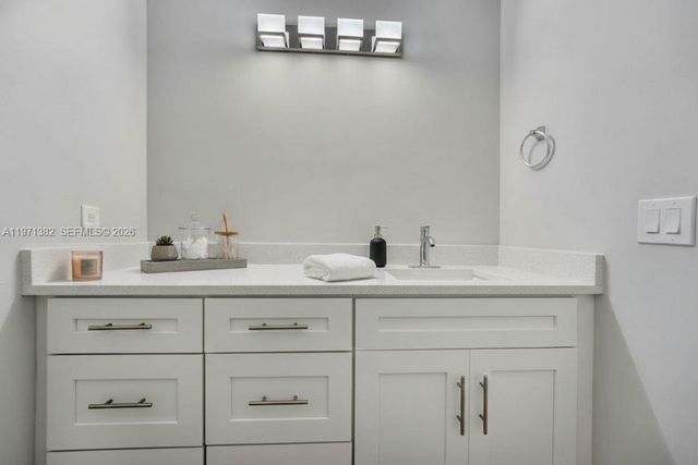 380 Racquet Club Rd 105, Weston, FL 33326