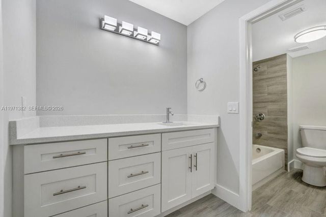 380 Racquet Club Rd 105, Weston, FL 33326