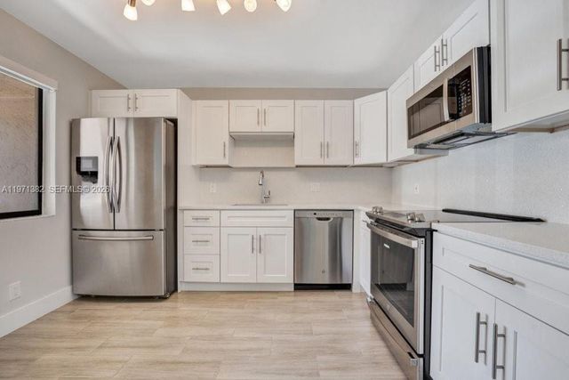 380 Racquet Club Rd 105, Weston, FL 33326