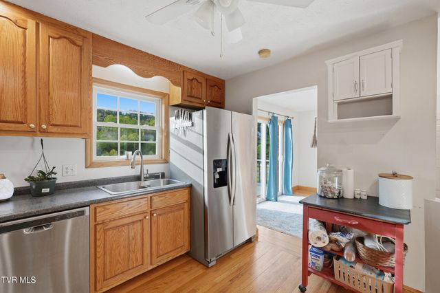 228 Sunrise Lane, Mountain City, TN 37683