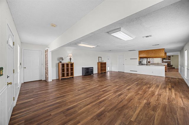 1043 Bells Chapel Road, Pecan Hill, TX 75165