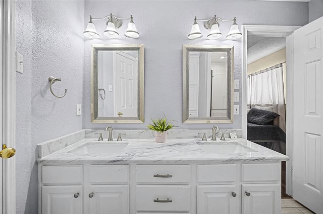 1043 Bells Chapel Road, Pecan Hill, TX 75165