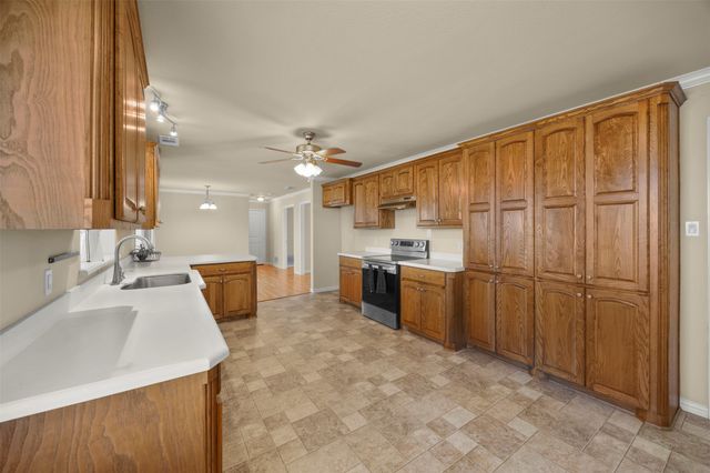 1043 Bells Chapel Road, Pecan Hill, TX 75165