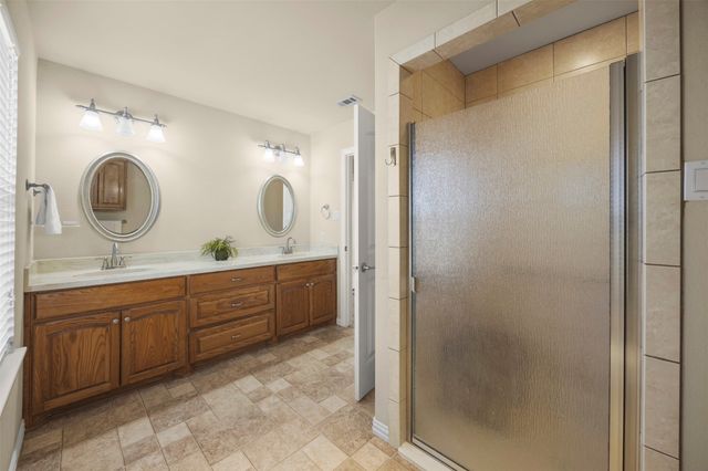 1043 Bells Chapel Road, Pecan Hill, TX 75165