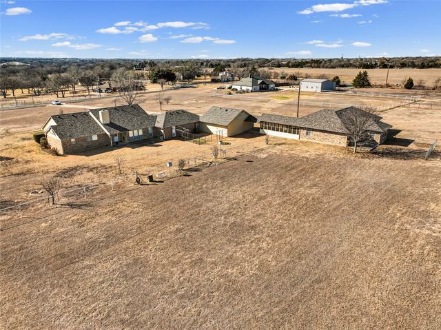 1043 Bells Chapel Road, Pecan Hill, TX 75165