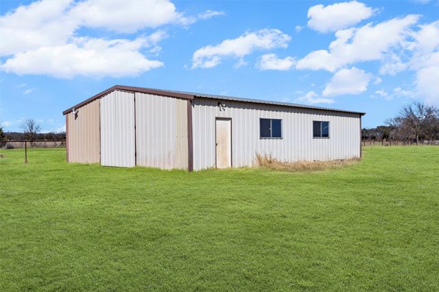 1043 Bells Chapel Road, Pecan Hill, TX 75165