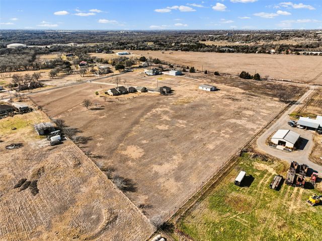 1043 Bells Chapel Road, Pecan Hill, TX 75165