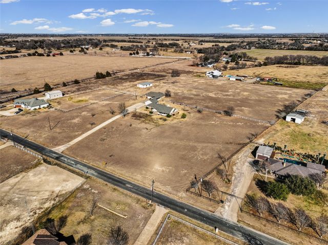 1043 Bells Chapel Road, Pecan Hill, TX 75165