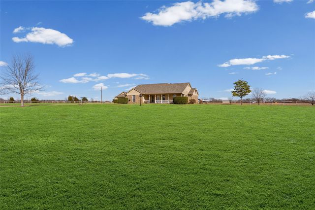 1043 Bells Chapel Road, Pecan Hill, TX 75165