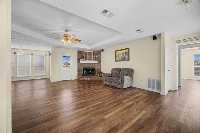 1043 Bells Chapel Road, Pecan Hill, TX 75165