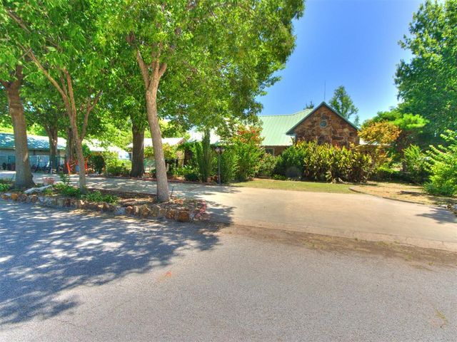 1928 W Idaho Street, Chickasha, OK 73018