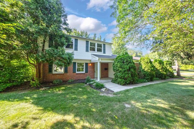 2700 Renshaw Drive, Troy, MI 48085