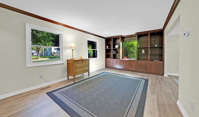 2700 Renshaw Drive, Troy, MI 48085