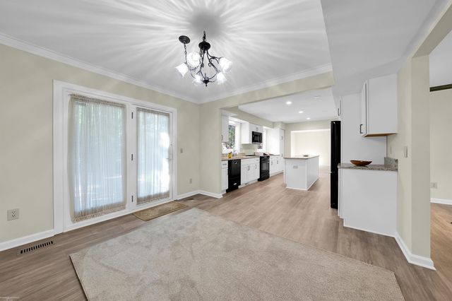 2700 Renshaw Drive, Troy, MI 48085