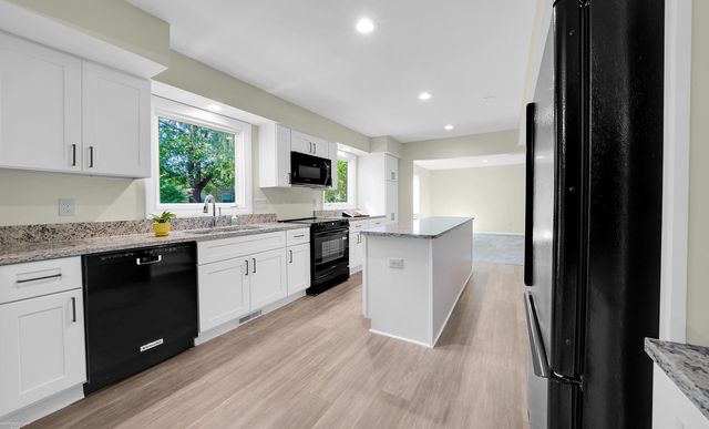 2700 Renshaw Drive, Troy, MI 48085