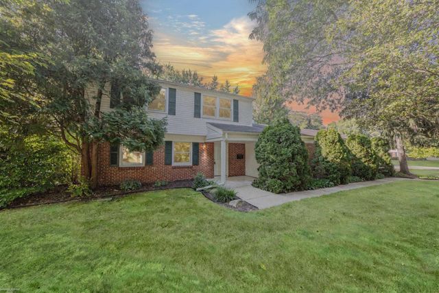 2700 Renshaw Drive, Troy, MI 48085