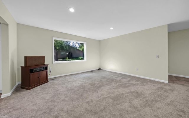 2700 Renshaw Drive, Troy, MI 48085