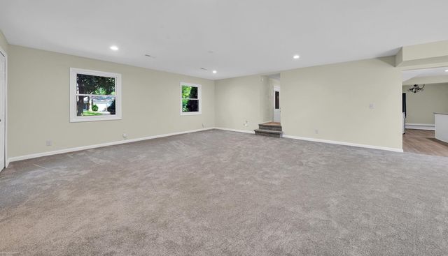 2700 Renshaw Drive, Troy, MI 48085