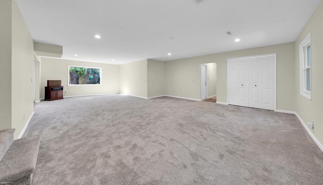 2700 Renshaw Drive, Troy, MI 48085