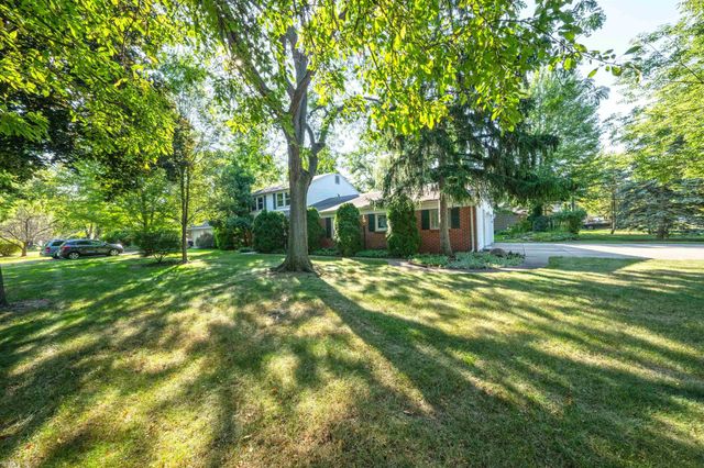 2700 Renshaw Drive, Troy, MI 48085