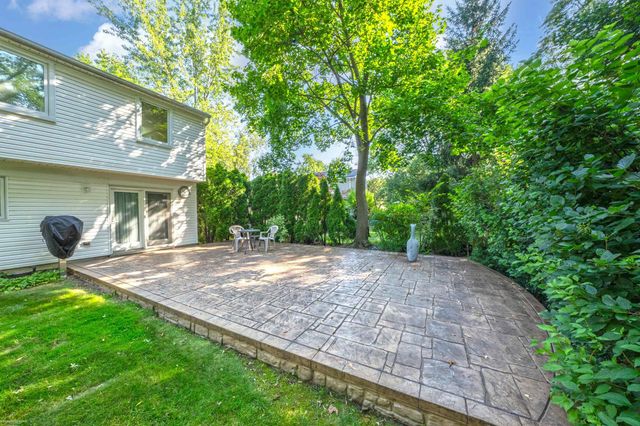 2700 Renshaw Drive, Troy, MI 48085