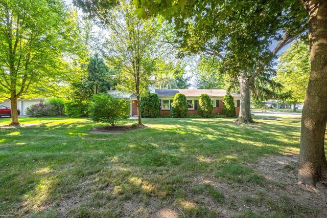 2700 Renshaw Drive, Troy, MI 48085