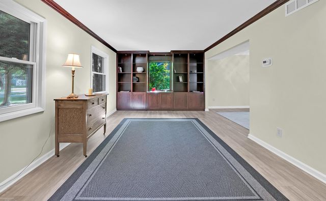 2700 Renshaw Drive, Troy, MI 48085