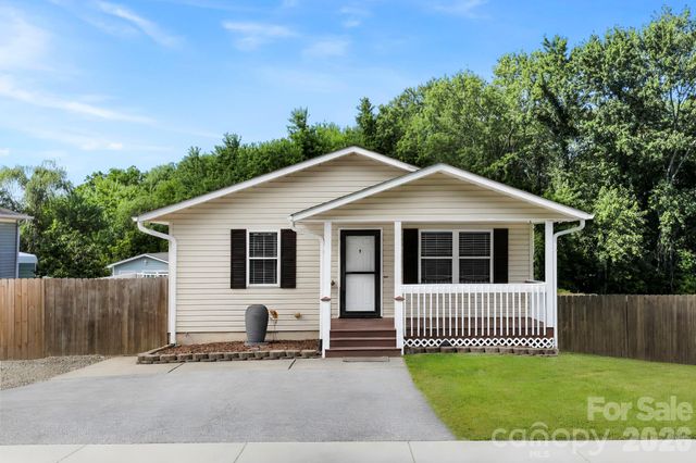 51 Kay Thomas Drive, Hendersonville, NC 28792