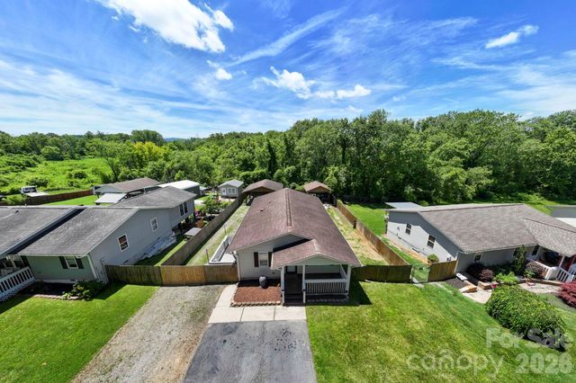 51 Kay Thomas Drive, Hendersonville, NC 28792