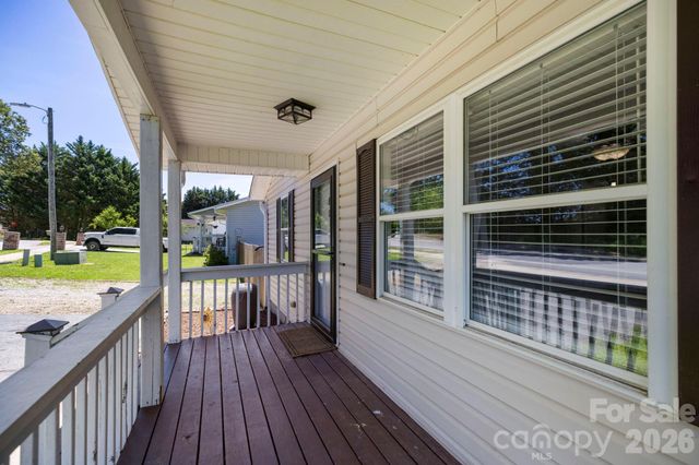 51 Kay Thomas Drive, Hendersonville, NC 28792