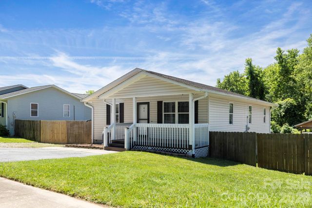 51 Kay Thomas Drive, Hendersonville, NC 28792
