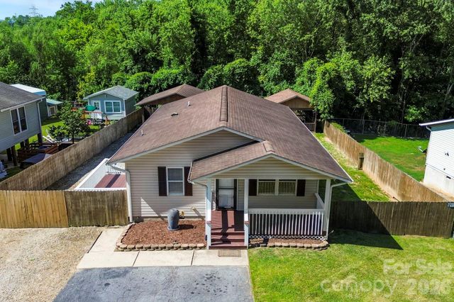 51 Kay Thomas Drive, Hendersonville, NC 28792