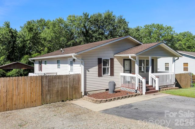 51 Kay Thomas Drive, Hendersonville, NC 28792