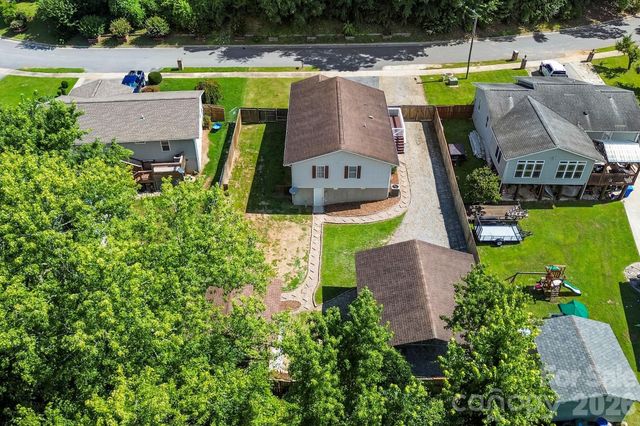51 Kay Thomas Drive, Hendersonville, NC 28792