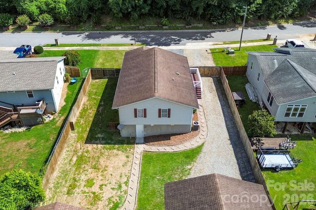 51 Kay Thomas Drive, Hendersonville, NC 28792