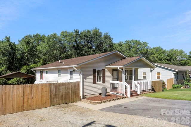 51 Kay Thomas Drive, Hendersonville, NC 28792
