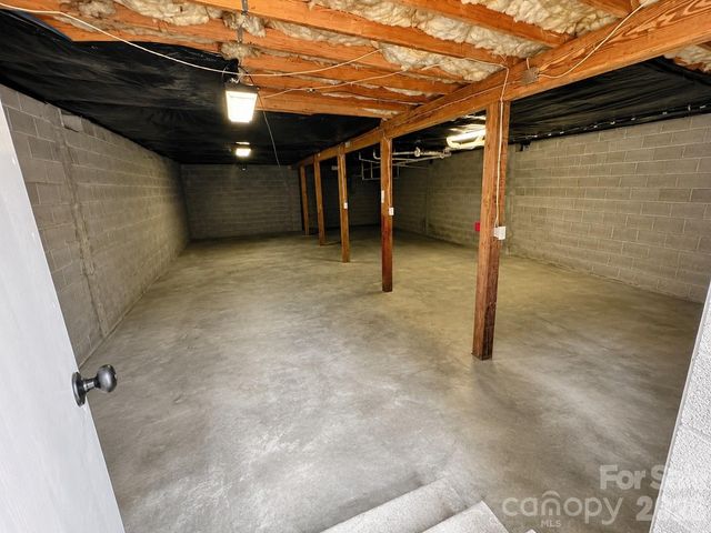 51 Kay Thomas Drive, Hendersonville, NC 28792
