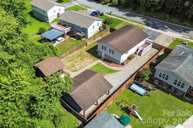 51 Kay Thomas Drive, Hendersonville, NC 28792