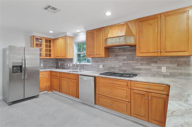 2715 Warren Ave Avenue, Lake Charles, LA 70601