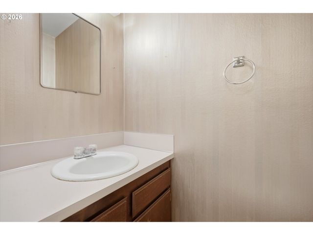 17776 Nw Lakeway Ct, Beaverton, OR 97006