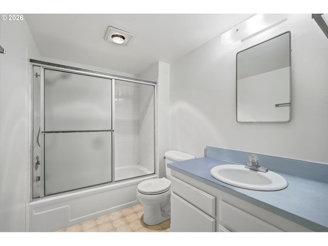 17776 Nw Lakeway Ct, Beaverton, OR 97006